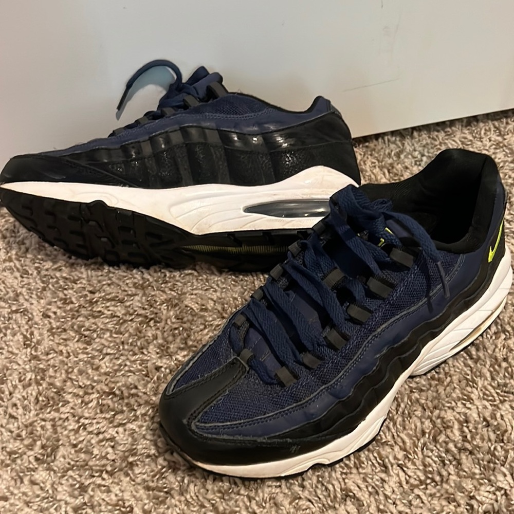 Size 6 boy air max sneaker.